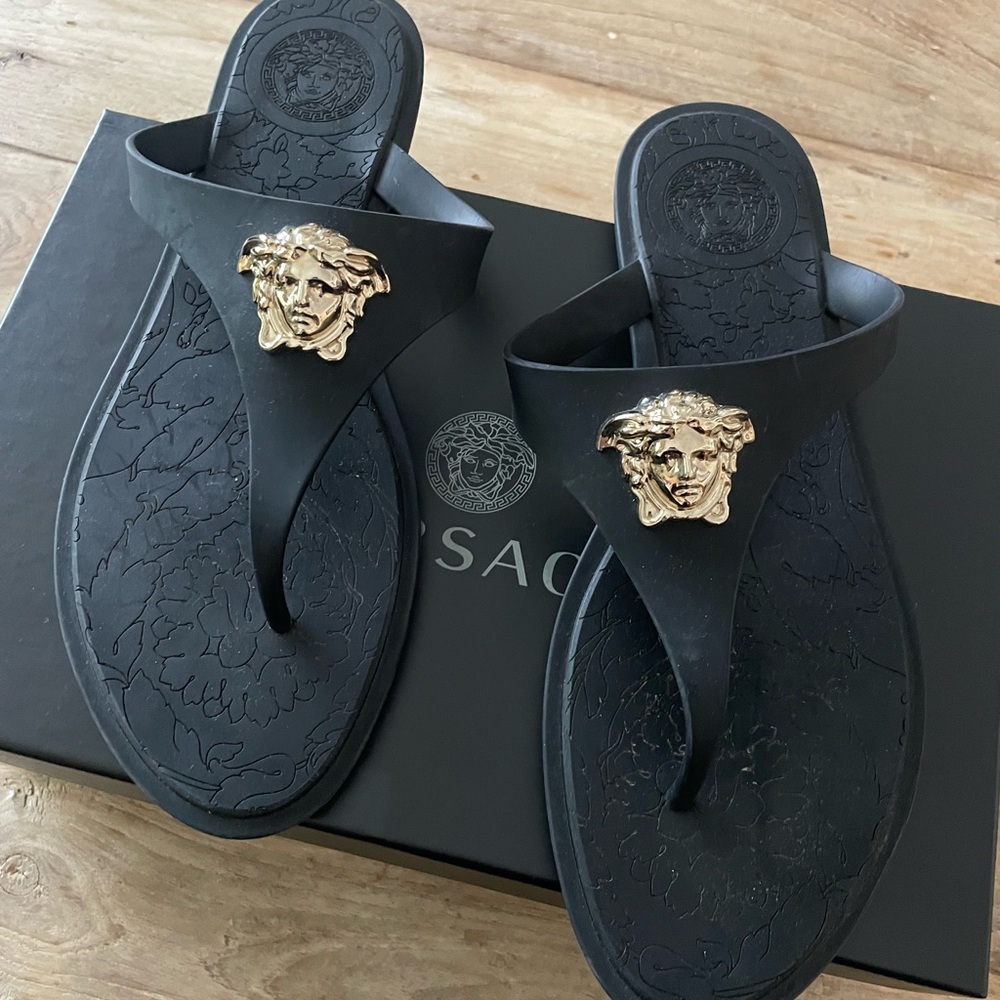 Versace Alia Medusa Rubber Thong Sandals 💯 Authentic